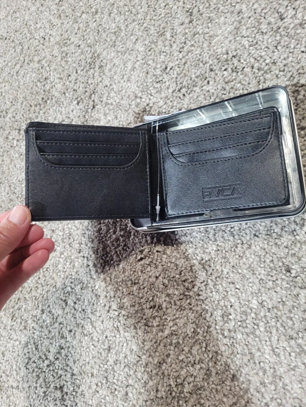 NEW RVCA Mens 2 Tone Bifold Wallet Gift Tin Card & Cash Holder Slots Logo Emblem